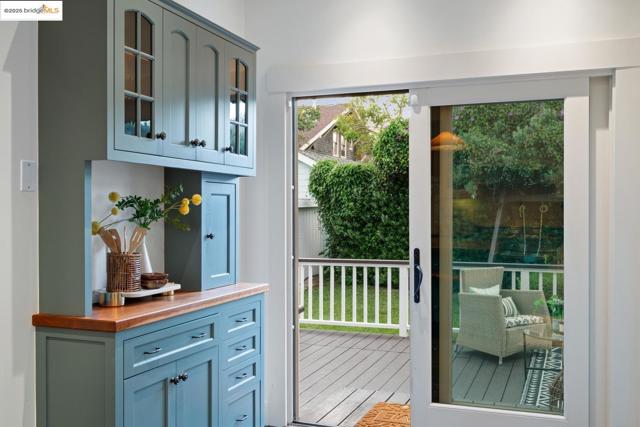 5490 Kales AVE, Oakland CA: https://media.crmls.org/mediaz/762ff0b3-10a1-4504-9875-4f0bfbd94d05.jpg