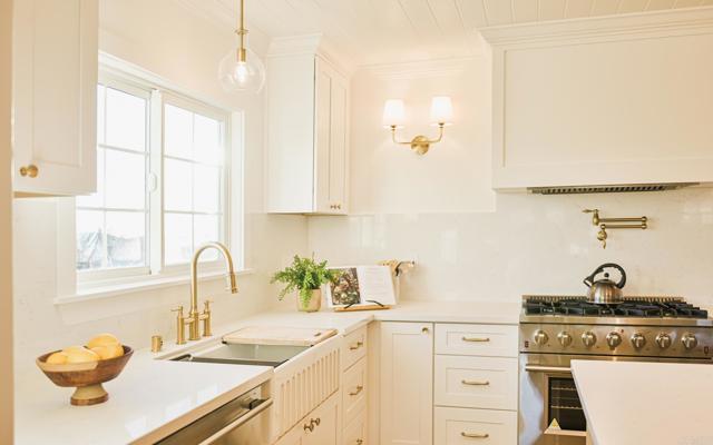 Detail Gallery Image 13 of 63 For 1045 Tarento Dr, San Diego,  CA 92107 - 4 Beds | 4 Baths