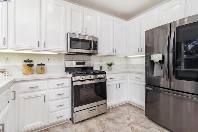 Image 11 of 33 For 505 Blackstone Ct