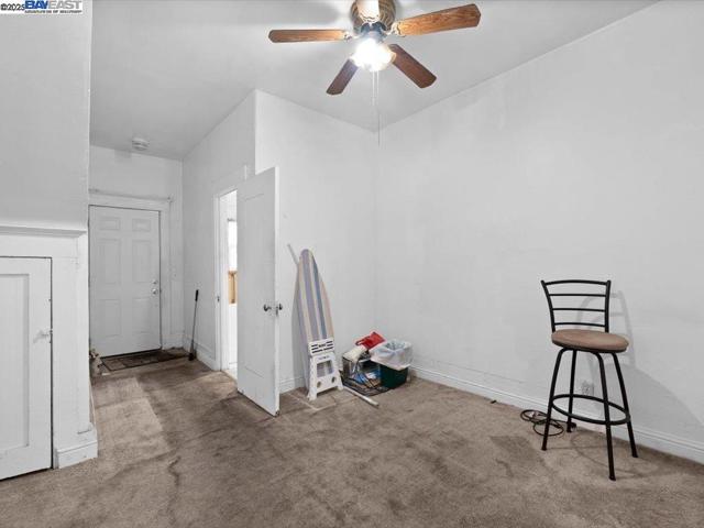 1013 Chestnut St, Oakland CA: https://media.crmls.org/mediaz/7630a562-113b-4811-996b-6493f94011a8.jpg