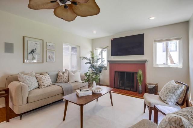 309 11 E Ave, Coronado CA: https://media.crmls.org/mediaz/7630b1ef-5f53-4d15-9386-6b9873769080.jpg