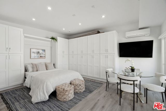 149 S Wetherly Drive, Beverly Hills CA: https://media.crmls.org/mediaz/7630b555-264e-4fc3-bd3e-b6cfd4b98542.jpg
