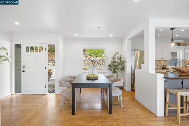 110 Twin Peaks Drive, Walnut Creek CA: https://media.crmls.org/mediaz/7630f7d1-193d-44aa-ae08-33e44af052f8.jpg