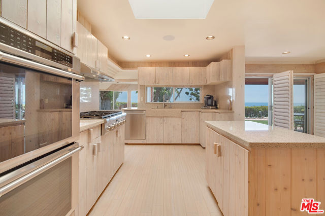 27004 PACIFIC COAST Highway, Malibu CA: https://media.crmls.org/mediaz/76318513-64d6-434f-a304-3943c6a46ca9.jpg