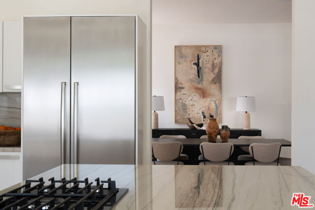 526 N Plymouth Boulevard, Los Angeles CA: https://media.crmls.org/mediaz/76318b0d-321b-40da-a92f-522e83ceff44.jpg