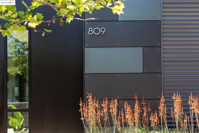 809 Folger Ave, Berkeley CA: https://media.crmls.org/mediaz/7631c70b-5df3-41ec-859f-f5002289c277.jpg