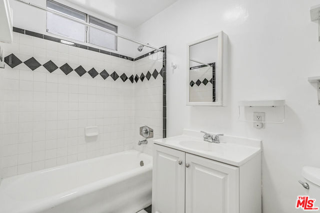 5918 3/4 Willoughby Avenue, Los Angeles CA: https://media.crmls.org/mediaz/7631e55b-8889-4ecb-aa2c-f5c6ec070eb8.jpg