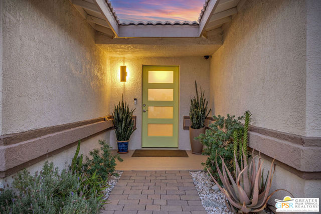 30005 Avenida Alvera, Cathedral City CA: https://media.crmls.org/mediaz/76328418-0cdc-4a34-8abe-d4b8de51fb07.jpg