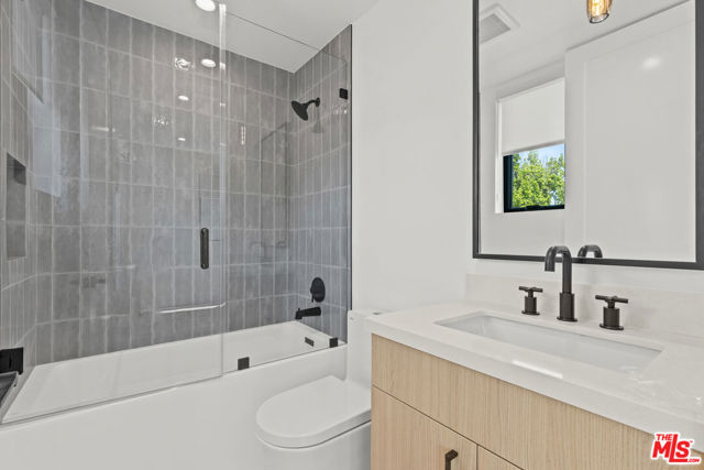 5841 Kester Avenue, Van Nuys CA: https://media.crmls.org/mediaz/763298cd-e5b8-4ec5-b81b-1e4a5c52b1b9.jpg