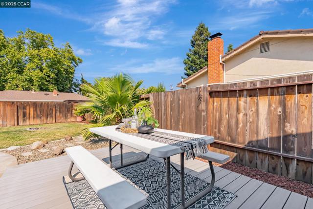 1836 Boxwood Dr, Concord CA: https://media.crmls.org/mediaz/7632a5c3-40a5-4277-a14b-ea92f1583de7.jpg