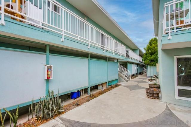 2020 Diamond St, San Diego CA: https://media.crmls.org/mediaz/7632b21f-201e-4b22-8f6b-fd2fb1d6e162.jpg