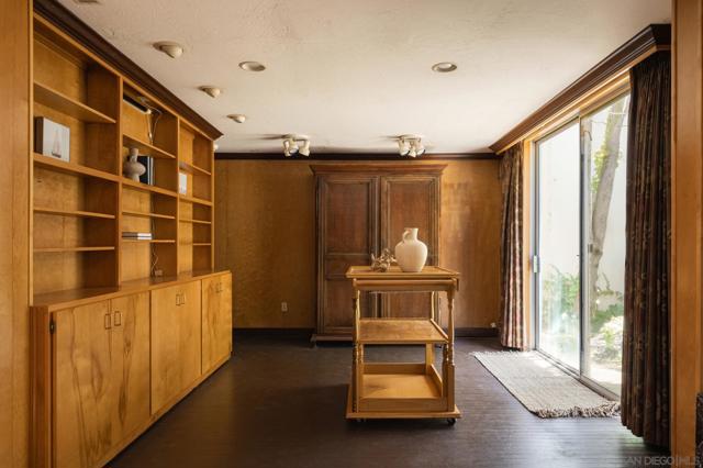 1010 Myrtle Way, San Diego CA: https://media.crmls.org/mediaz/7633b4f3-c23e-4ae9-a866-9015487c4af4.jpg