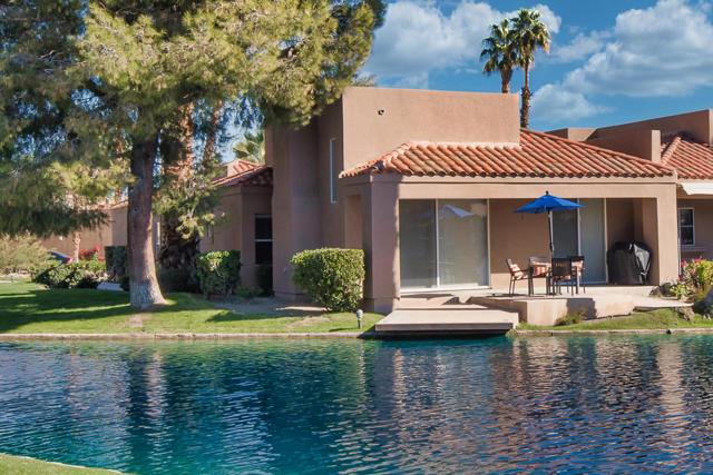 125 Lakeshore Drive, Rancho Mirage CA: https://media.crmls.org/mediaz/7633d407-8d02-4ffd-bcdc-9cc6e0d9837f.jpg
