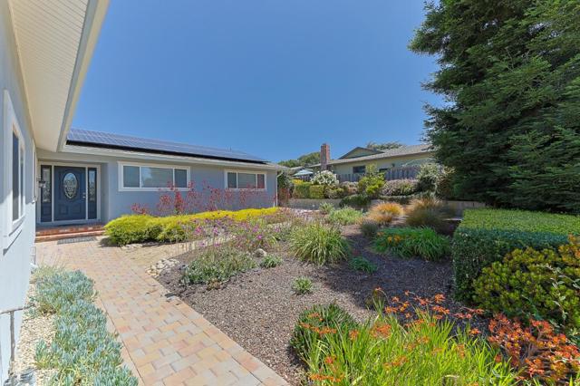 9355 Holly Oak Way, Salinas CA: https://media.crmls.org/mediaz/7634303f-5e0a-4bb0-bfc4-85af31a6ecc9.jpg