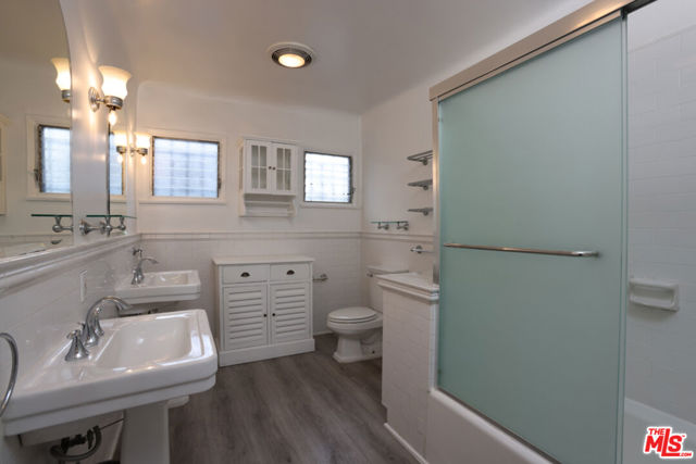755 N CRESCENT HEIGHTS, Los Angeles CA: https://media.crmls.org/mediaz/76343d92-6721-45bf-8415-317f420d4fa1.jpg