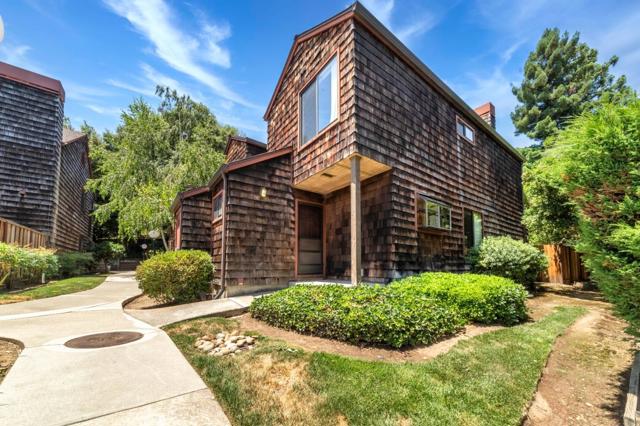 1555 Hecker Pass Road, Gilroy CA: https://media.crmls.org/mediaz/7634a7e1-efa1-49ca-99a7-a01c3d647e4d.jpg