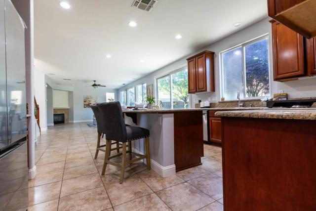 491 Danbury Place, Lathrop CA: https://media.crmls.org/mediaz/7634f24c-ab34-4684-ae24-31fd980397c4.jpg