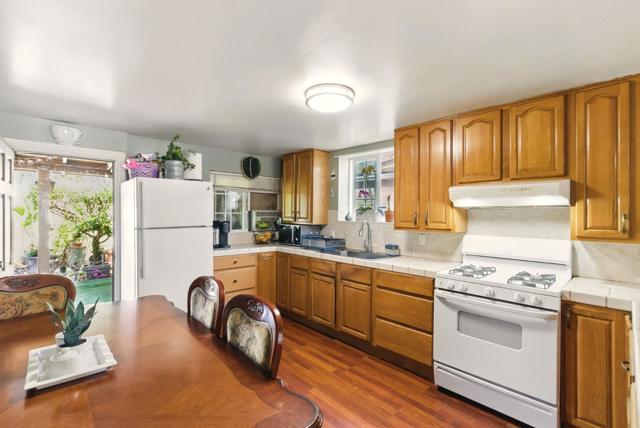 109 Dumbarton Avenue, Redwood City CA: https://media.crmls.org/mediaz/76356144-377e-40cf-9213-55bef4372491.jpg