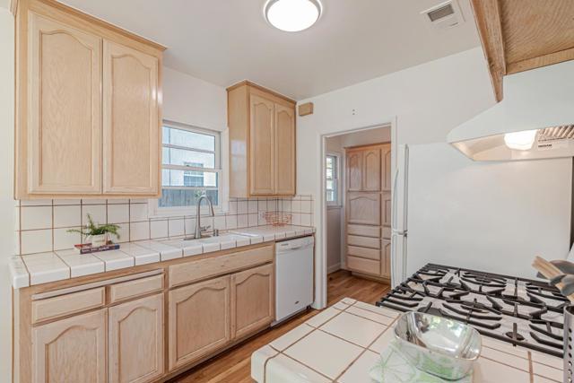 533 Flagg Avenue, San Jose CA: https://media.crmls.org/mediaz/763583c9-302c-4103-9663-9dceff643326.jpg