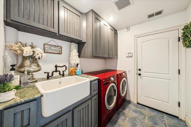 17666 Winding Creek Road, Salinas CA: https://media.crmls.org/mediaz/7635db13-1472-48a8-a135-c1590cc26bfa.jpg