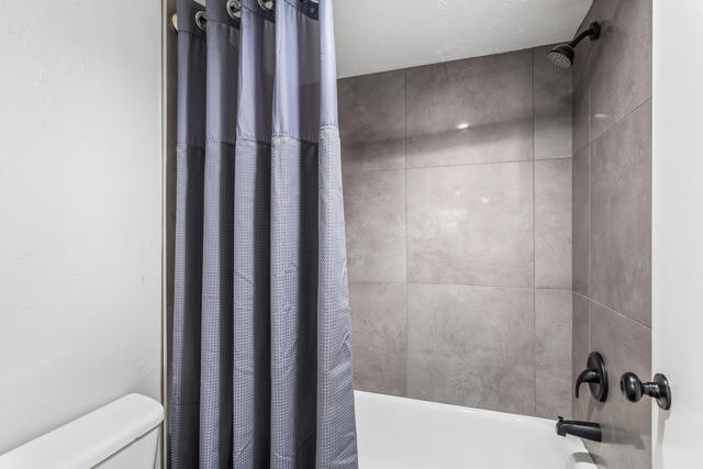 1050 E Ramon Road, Palm Springs CA: https://media.crmls.org/mediaz/763625de-9654-4669-881e-138a339d2718.jpg