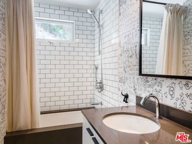 3279 Ledgewood Drive, Los Angeles CA: https://media.crmls.org/mediaz/7636b952-d28b-4236-bc0e-f2a393e69caf.jpg