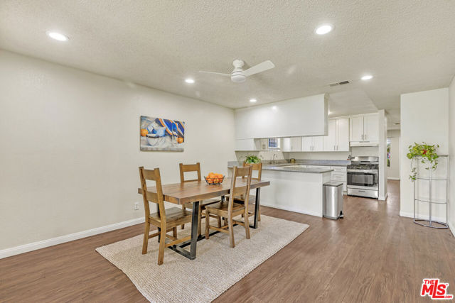 433 E 97th Street, Los Angeles CA: https://media.crmls.org/mediaz/7637a134-f0e6-43ee-a049-136d66fde03c.jpg