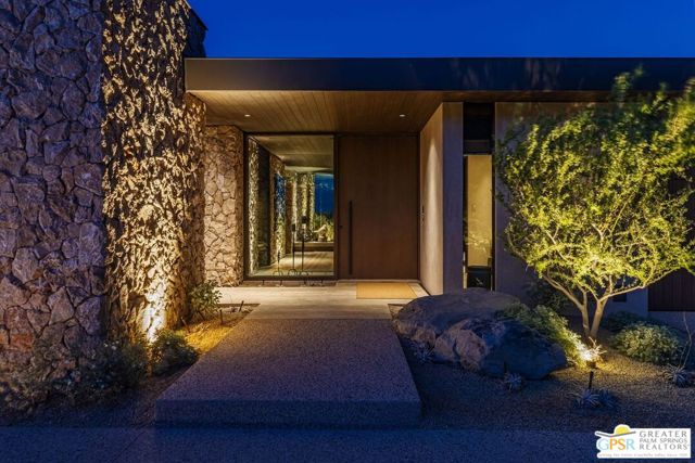 2215 Vista Distancia Court, Palm Springs, CA 92262