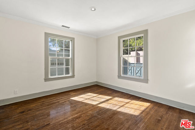 803 N Rexford Drive, Beverly Hills CA: https://media.crmls.org/mediaz/7637e003-c8b6-46ba-8493-04fd85a0a1c5.jpg