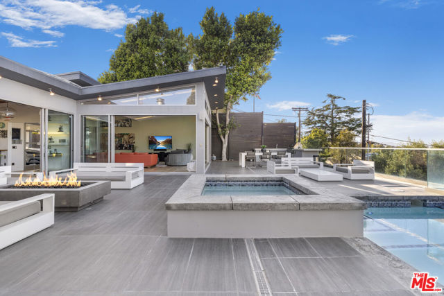 7275 Mulholland Drive, Los Angeles CA: https://media.crmls.org/mediaz/76388ee3-7053-4790-8474-dcdf230ece8c.jpg