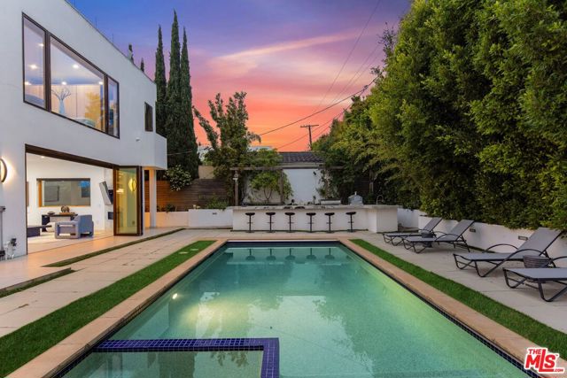 12443 W Sunset Boulevard, Los Angeles CA: https://media.crmls.org/mediaz/7638aa6e-2a59-4e3d-bbab-e15519fe10d3.jpg