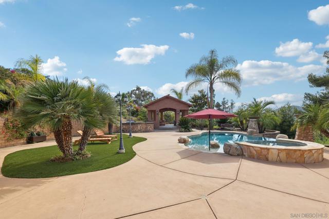 15035 Orchard View Dr, Poway CA: https://media.crmls.org/mediaz/7638fb47-6486-44da-8a19-9e8ffe953488.jpg