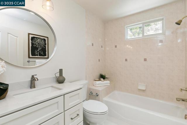 2 Deer field, Walnut Creek CA: https://media.crmls.org/mediaz/76390bb7-1c4b-47f8-a919-74cb03127e8a.jpg