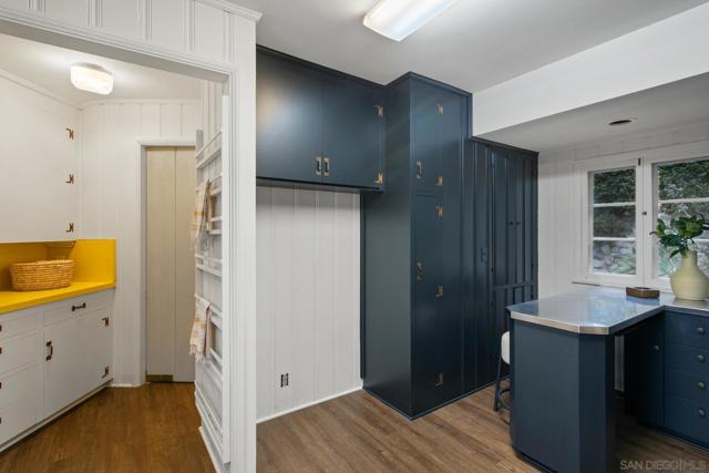 7520 Hillside Dr, La Jolla CA: https://media.crmls.org/mediaz/7639805b-7169-4948-9355-ced20a477bc9.jpg