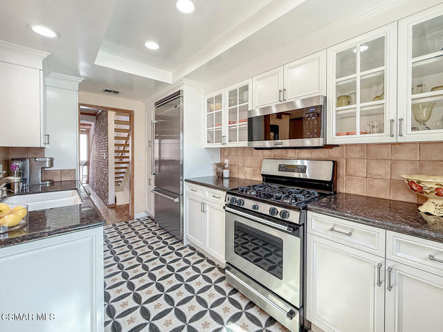 16030 Moorpark Street, Encino CA: https://media.crmls.org/mediaz/76398327-dc0b-45da-b653-98e684c5d897.jpg