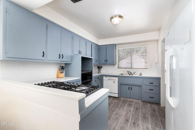 Detail Gallery Image 5 of 13 For 1305 Solita Rd, Pasadena,  CA 91103 - 5 Beds | 5 Baths