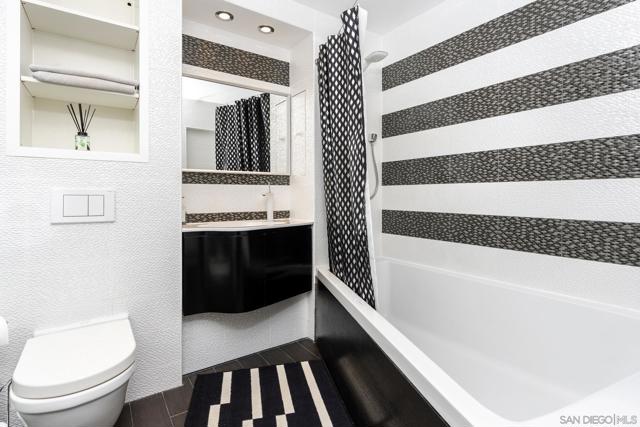 3550 Lebon Dr, San Diego CA: https://media.crmls.org/mediaz/7639a338-e6af-42c4-882f-eb17b4141128.jpg