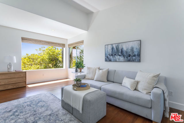 2336 Boone Avenue, Venice CA: https://media.crmls.org/mediaz/7639ba15-31f4-4543-9f39-b6c746919f23.jpg