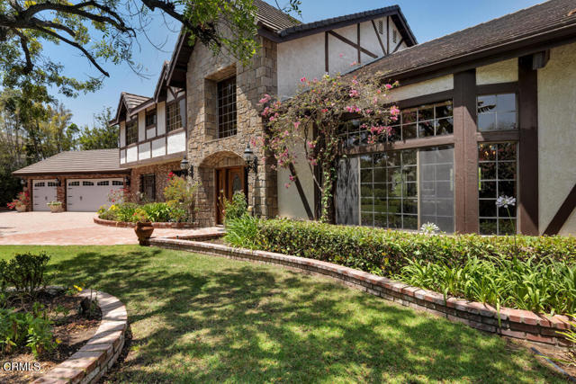 11395 Highridge Court, Camarillo CA: https://media.crmls.org/mediaz/763a2ffd-eb32-4a9c-bf68-b1175325f9aa.jpg