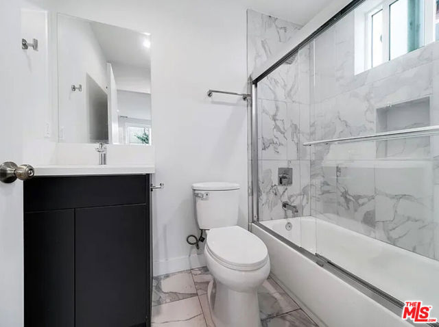 334 1/2 N Alexandria, Los Angeles CA: https://media.crmls.org/mediaz/763a6ecd-8b8b-4a43-9a2e-b3d6bb4c565c.jpg