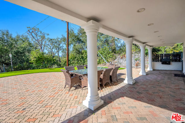 4311 Coquette Place, Tarzana CA: https://media.crmls.org/mediaz/763a73e3-94ce-42f3-b99b-4135f388b1be.jpg