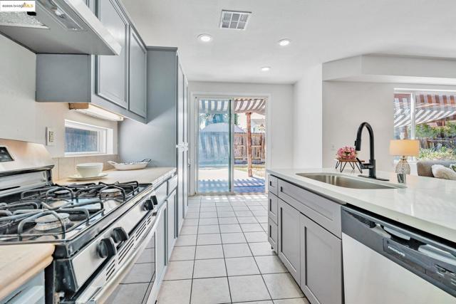 1261 King Loop, Tracy CA: https://media.crmls.org/mediaz/763a75e2-aa0f-4ac3-94e8-385947bb35e3.jpg