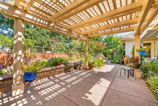 444 Cabonia Ct, Pleasanton CA: https://media.crmls.org/mediaz/763ab25b-f9ef-4fae-9c9b-6fb4276ed01c.jpg
