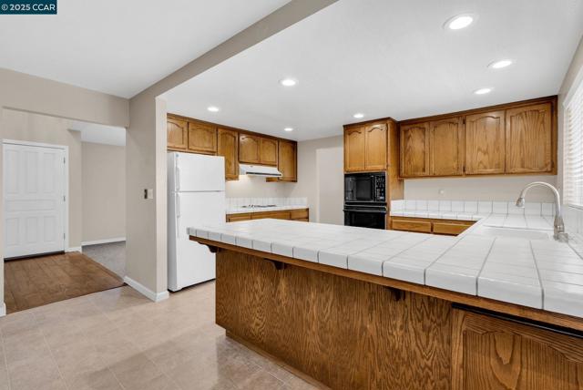 3060 San Miguel Ct, Concord CA: https://media.crmls.org/mediaz/763af27f-75b2-43da-878f-029db8bfbccd.jpg
