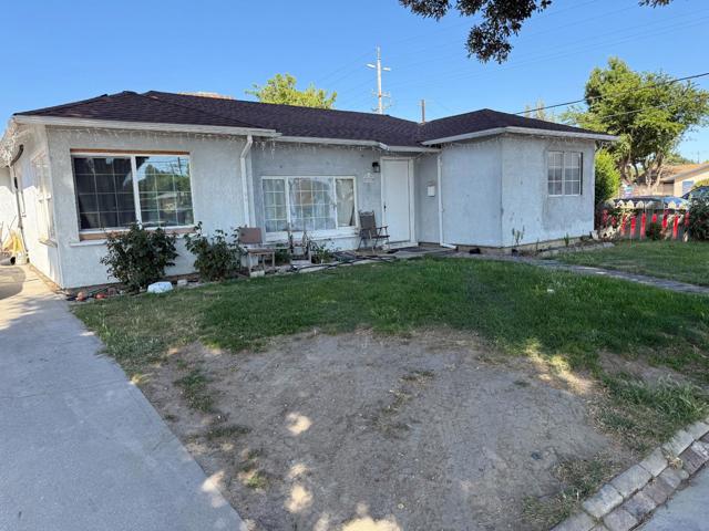 333 N San Lorenzo Street, King City CA: https://media.crmls.org/mediaz/763b4e33-c860-4989-969c-cdfdc67b7c6c.jpg