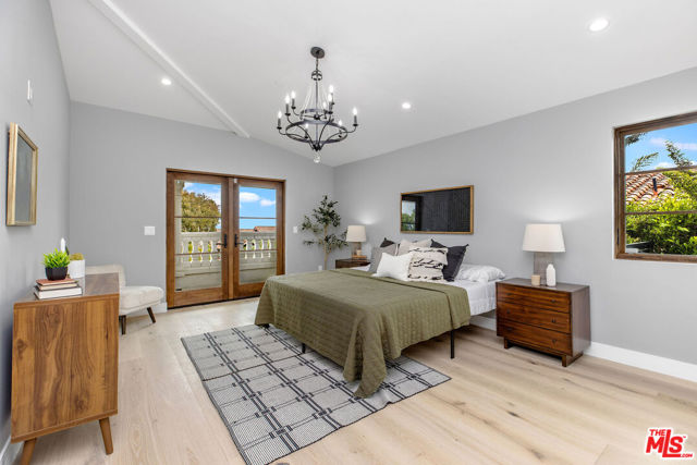 6888 Alta Vista Drive, Rancho Palos Verdes CA: https://media.crmls.org/mediaz/763bf18c-724d-4856-87e8-dda6344f1ac2.jpg