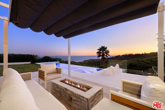 971 Enchanted Way, Pacific Palisades CA: https://media.crmls.org/mediaz/763c2814-1385-49bc-b834-26f56c1517e1.jpg