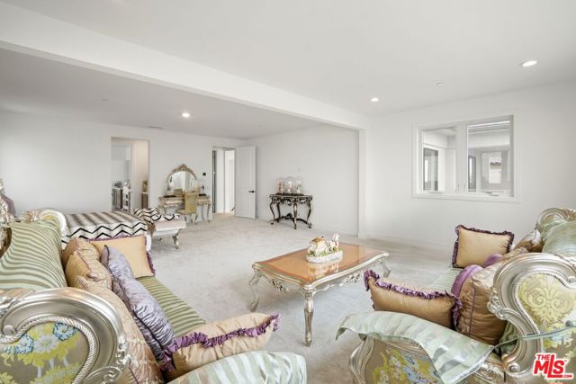 20244 W Albion Way, Porter Ranch CA: https://media.crmls.org/mediaz/763c2bf7-b564-4ea9-92a2-bd453b1b7dfd.jpg