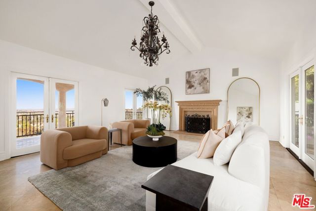 6 Bed Home for Sale in Los Angeles, California