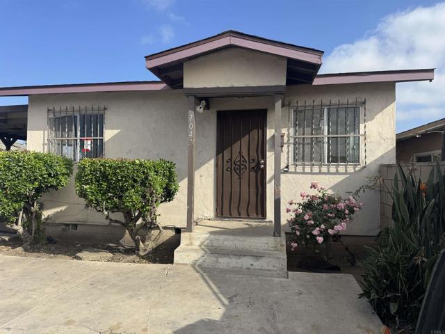 704 J Street, Chula Vista CA: https://media.crmls.org/mediaz/763c951c-c234-47c5-b588-1a9c9f60d37f.jpg
